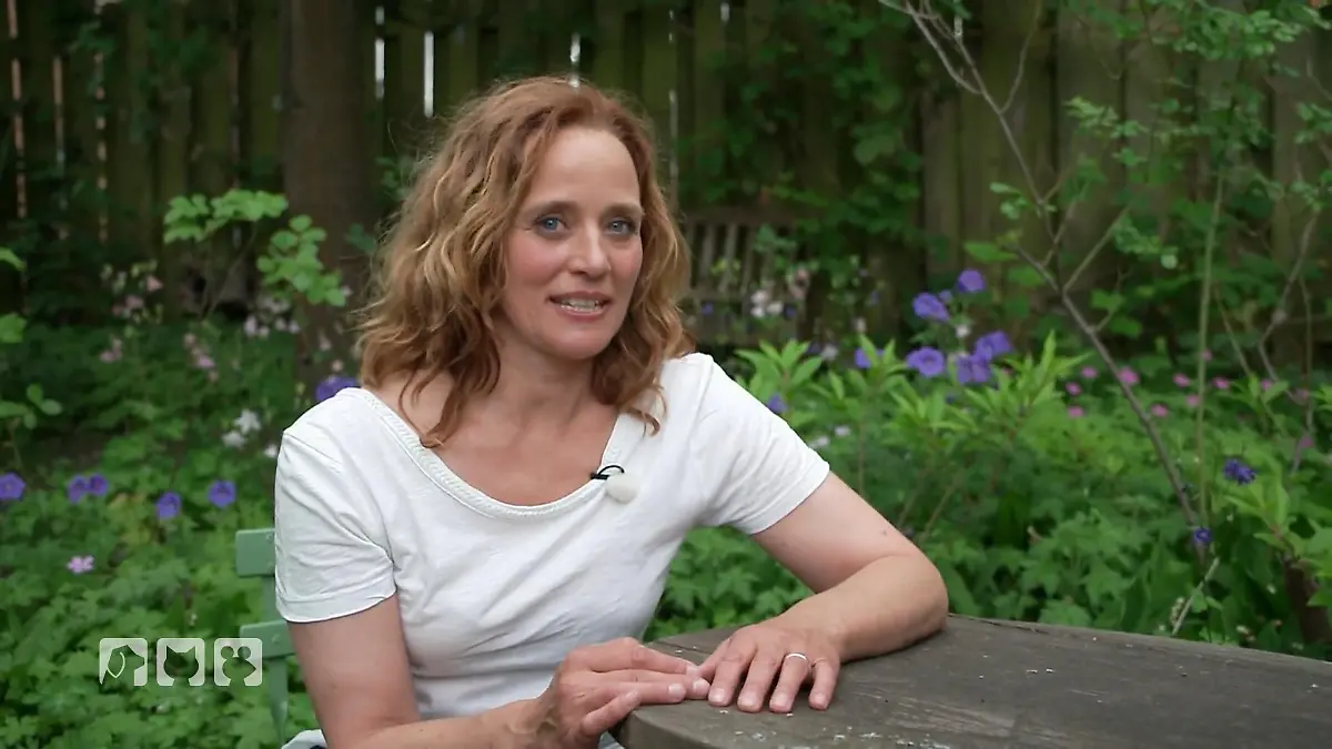 Ein Welpe zieht bei Kate Kitchenham ein Familienzuwachs