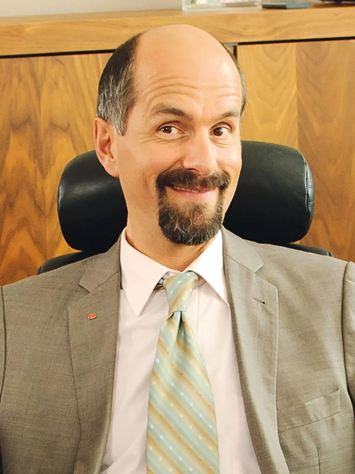 
Bernd Stromberg (Christoph Maria Herbst) aus der Serie „Stromberg”.
+++ Die Verwendung des sendungsbezogenen Materials ist nur mit dem Hinweis und Verlinkung auf RTL+ gestattet. +++