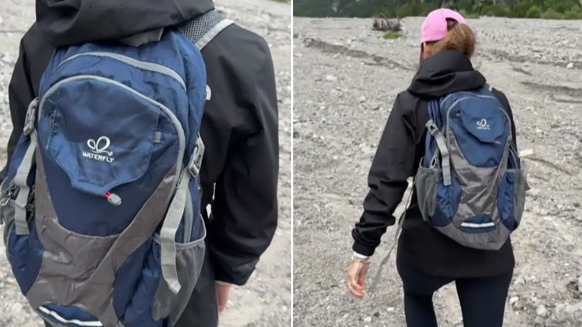 Reporterin mit faltbaren Rucksack in den Bergen