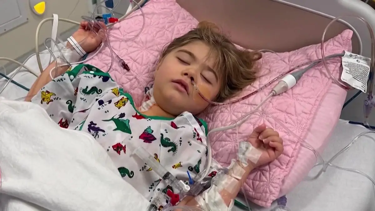 Ärzte gaben sie auf! Todkranke Esme (8) wehrt sich tapfer – dank Mamas Opfer Nach Hirnblutung und schwerer Lebererkrankung