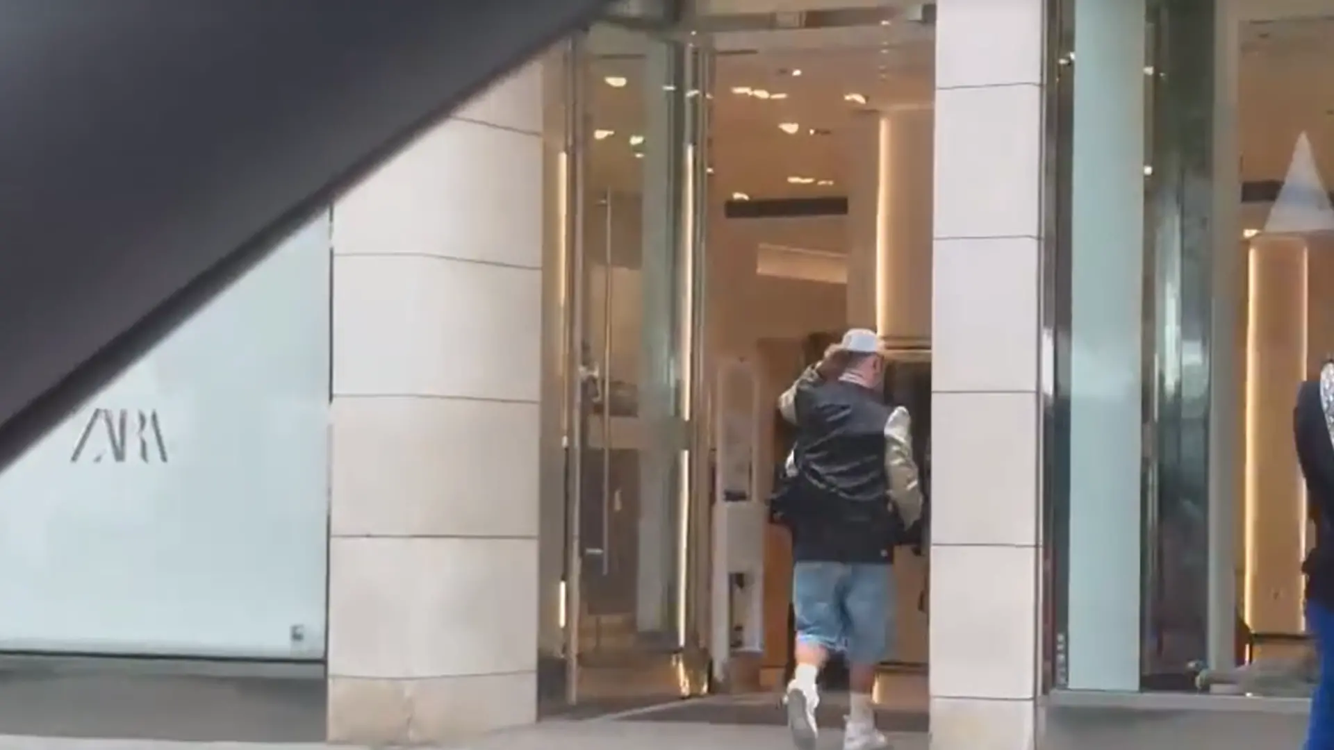 Pietro Lombardi beim Shoppen in Düsseldorf.