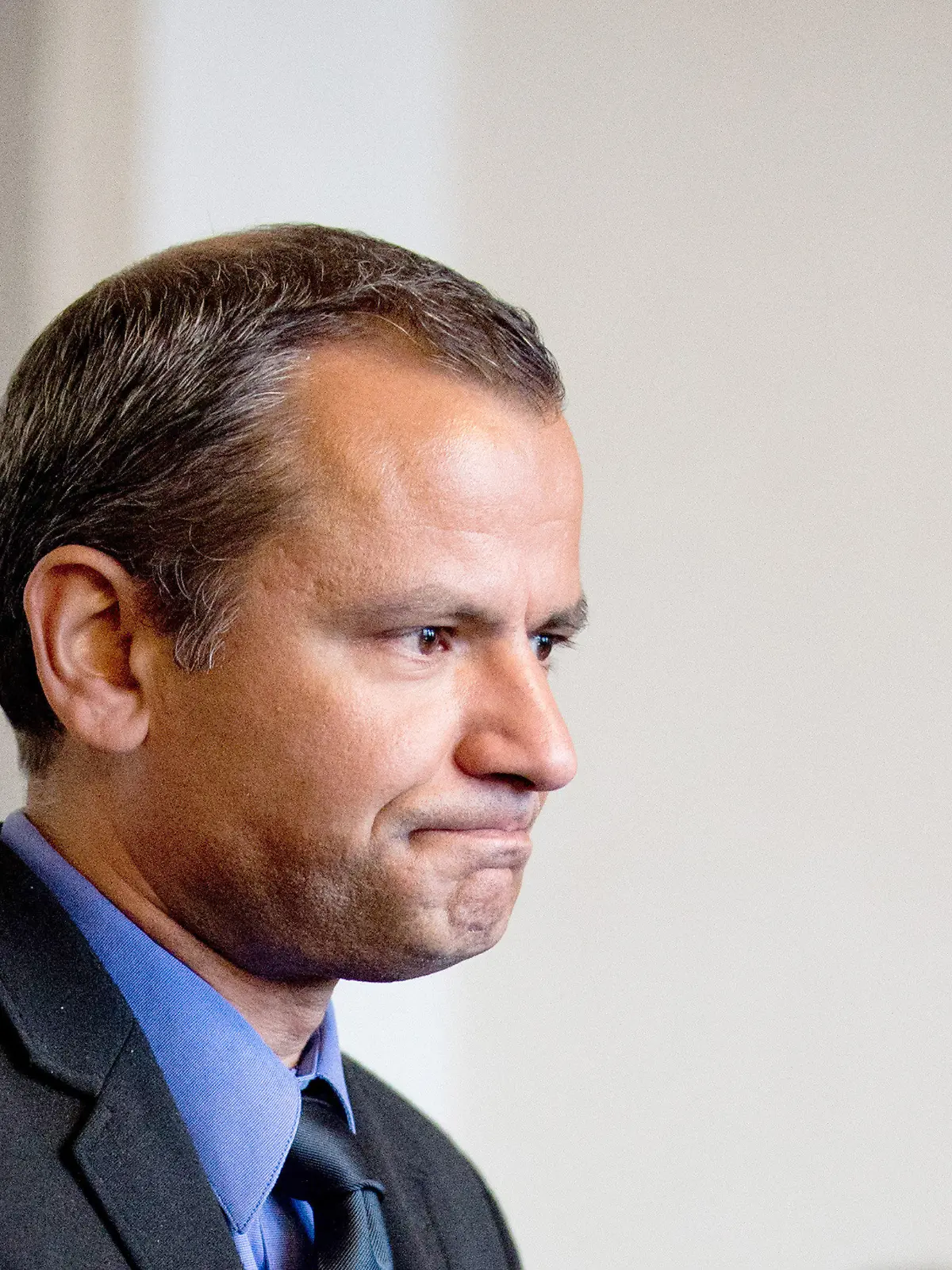 dpatopbilder Der frühere SPD-Bundestagsabgeordnete Sebastian Edathy steht am 02.03.2015 im Landgericht in Verden (Niedersachsen). Die Staatsanwaltschaft Hannover wirft Edathy vor, via Internet kinderpornografische Videos und Bilder gekauft zu haben. Foto: Carmen Jaspersen/dpa +++(c) dpa - Bildfunk+++