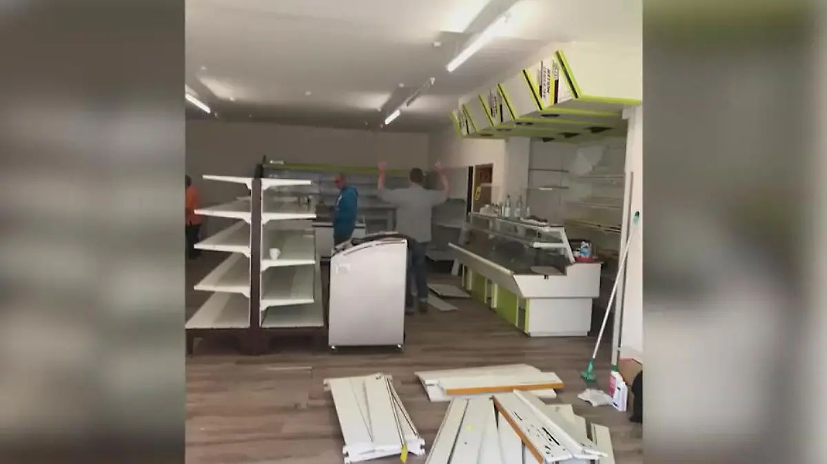 Fleißige und ehrenamtliche Handwerker am Werk: Gemeinsam entsteht der Dorfladen in Crainfeld.
