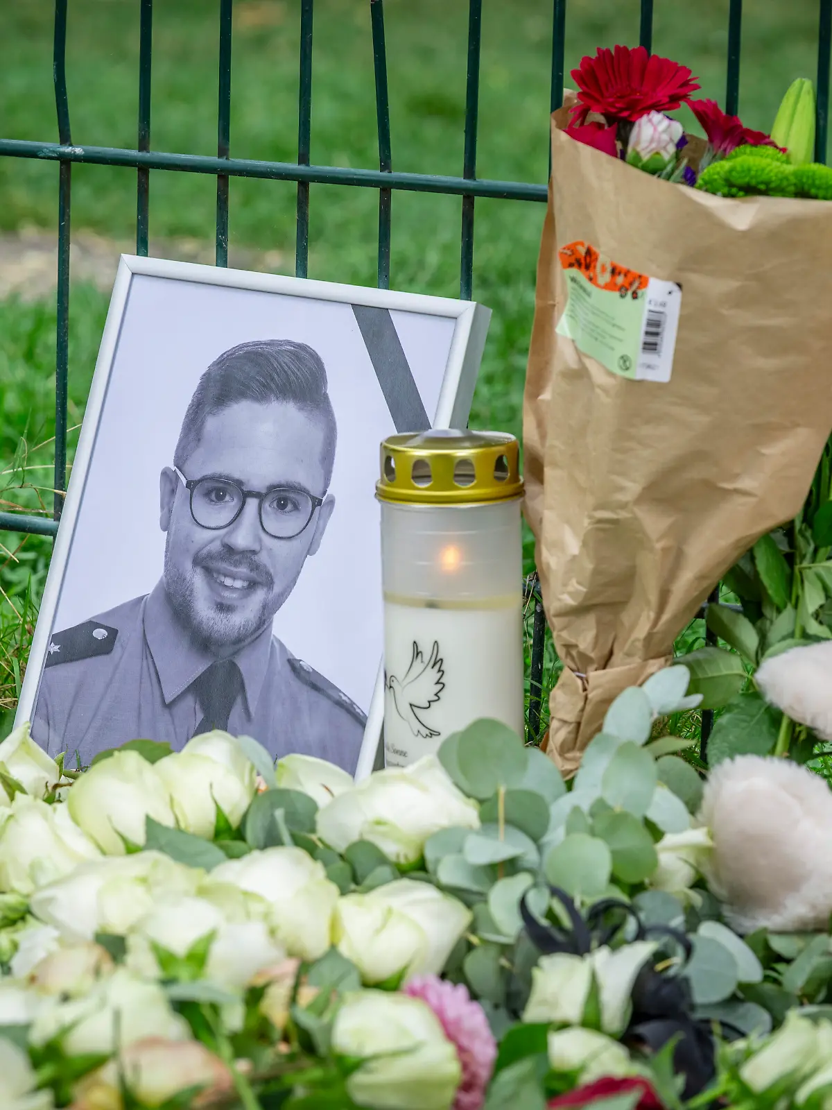 Bild zu: "Assaad (22) sieht, wie Polizist Simon erschossen wird – „wir haben versucht, Kinder wegzuhalten“"