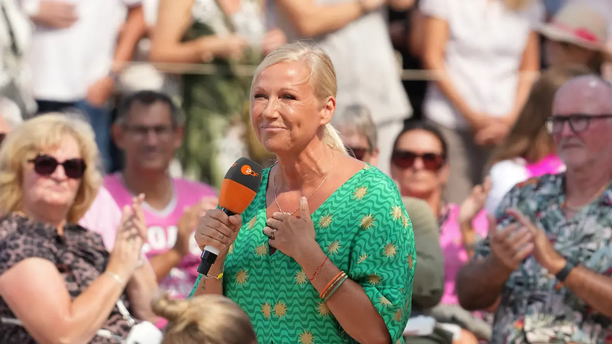 Andrea Kiewel moderiert den ZDF-Fernsehgarten
