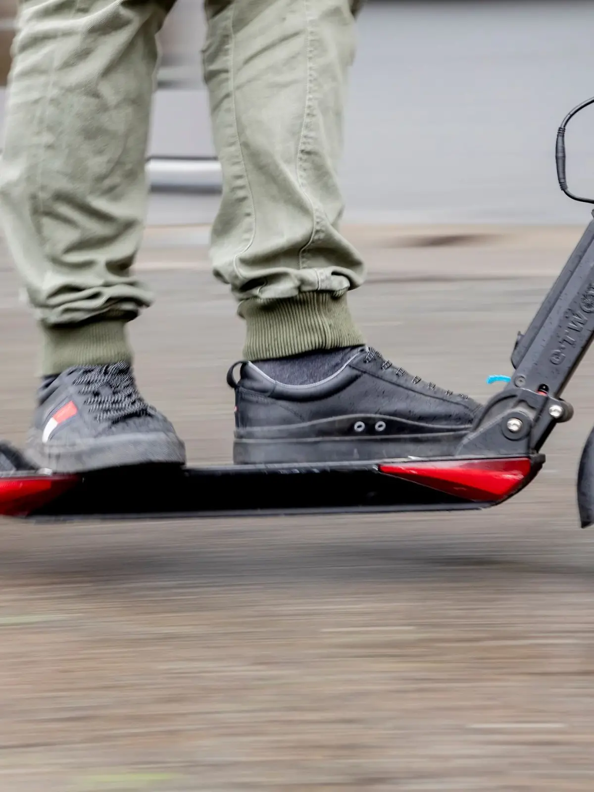 Bild zu: "74-Jähriger mit E-Scooter überfahren! Jugendliche fliehen - Rentner stirbt"