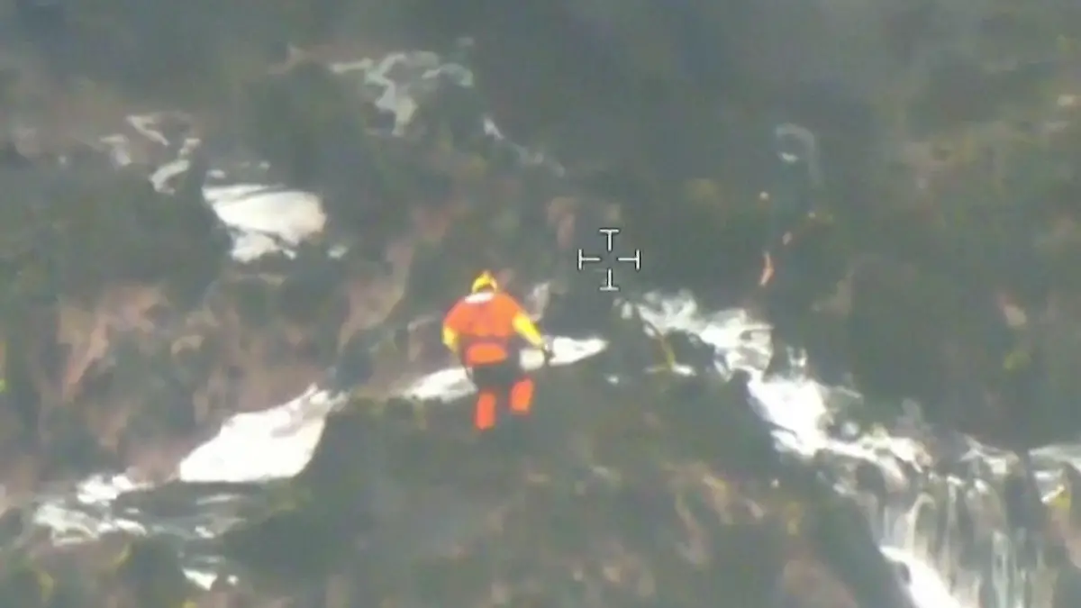 Vermisster Fischer nach Tagen gerettet – drei Crewmitglieder weiter verschwunden Marine sucht nach Schiffsbrüchigen