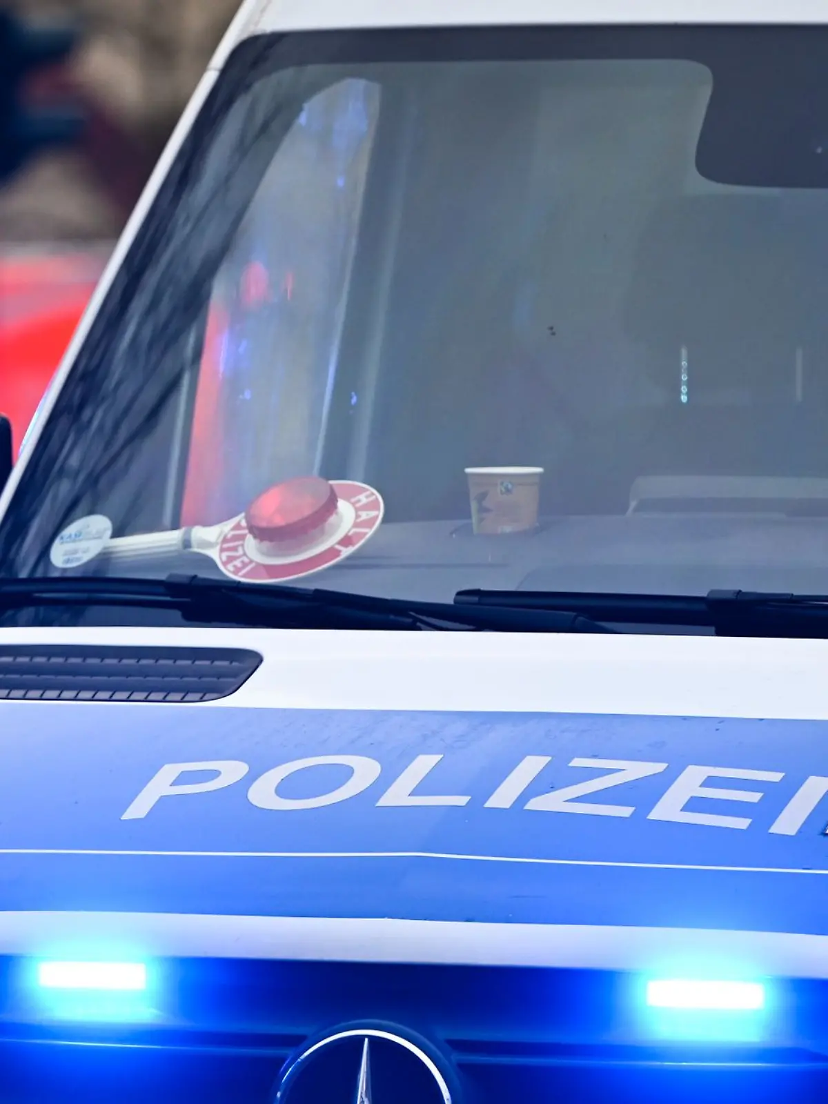 Bild zu: "Polizei holt leblose Person aus der Elbe – und steht vor einem Rätsel"