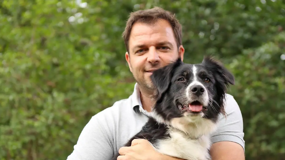 Martin Rütter mit seinem Hund "Emma".