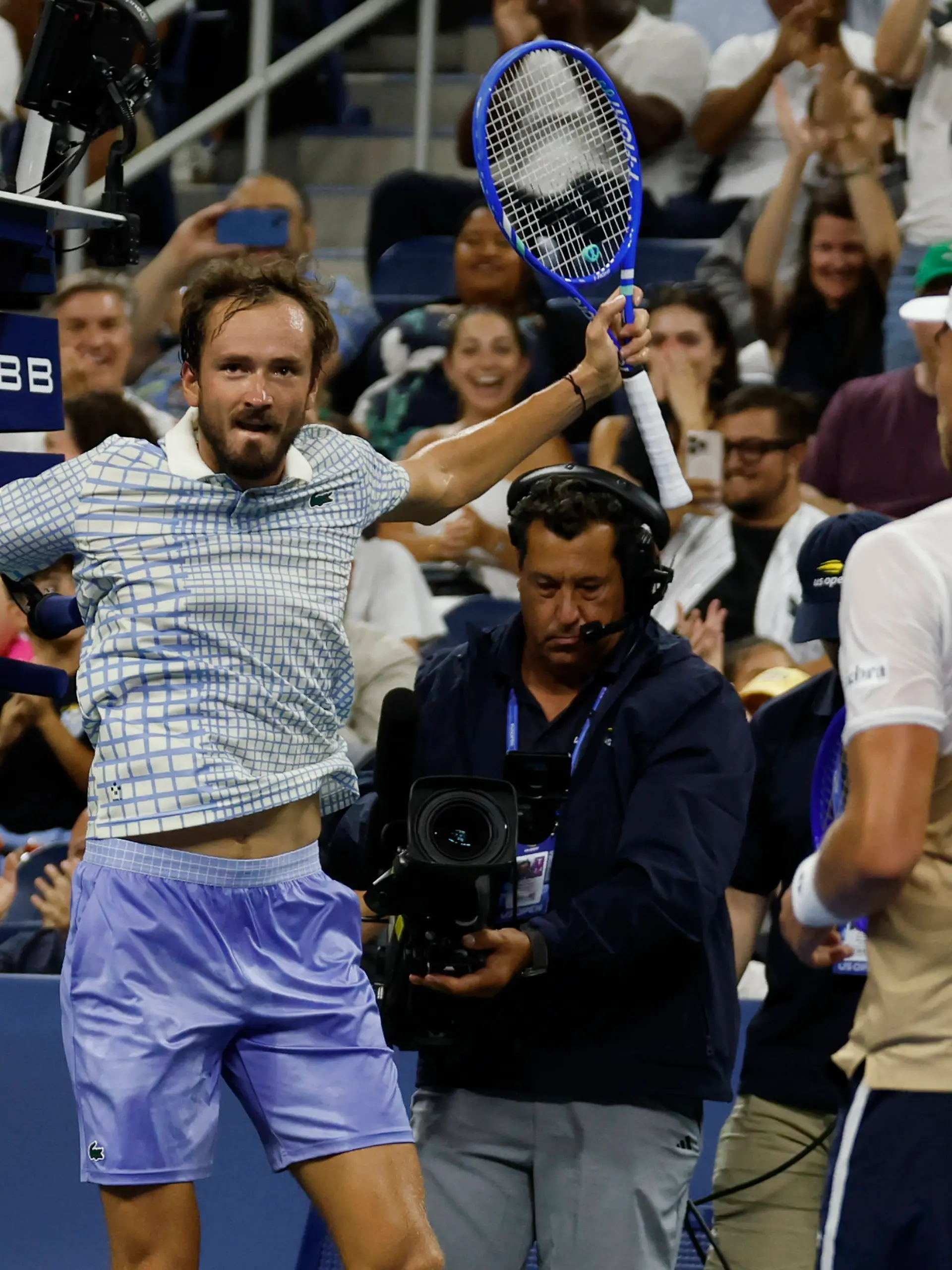 Daniil Medwedew rastet bei den US Open 2025 während der Erstrunden-Niederlage gegen den Franzosen Benjamin Bonzi komplett aus.