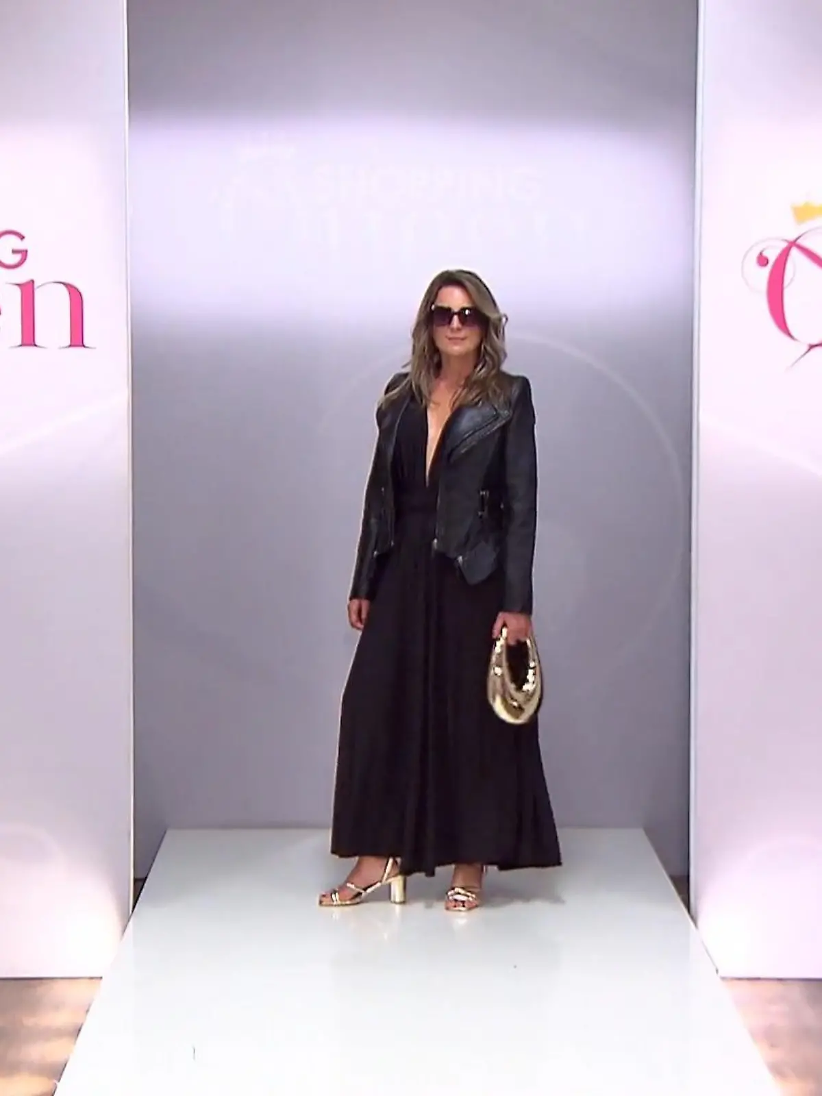 Bild zu: "Claudia begeistert im schwarzen Kleid"