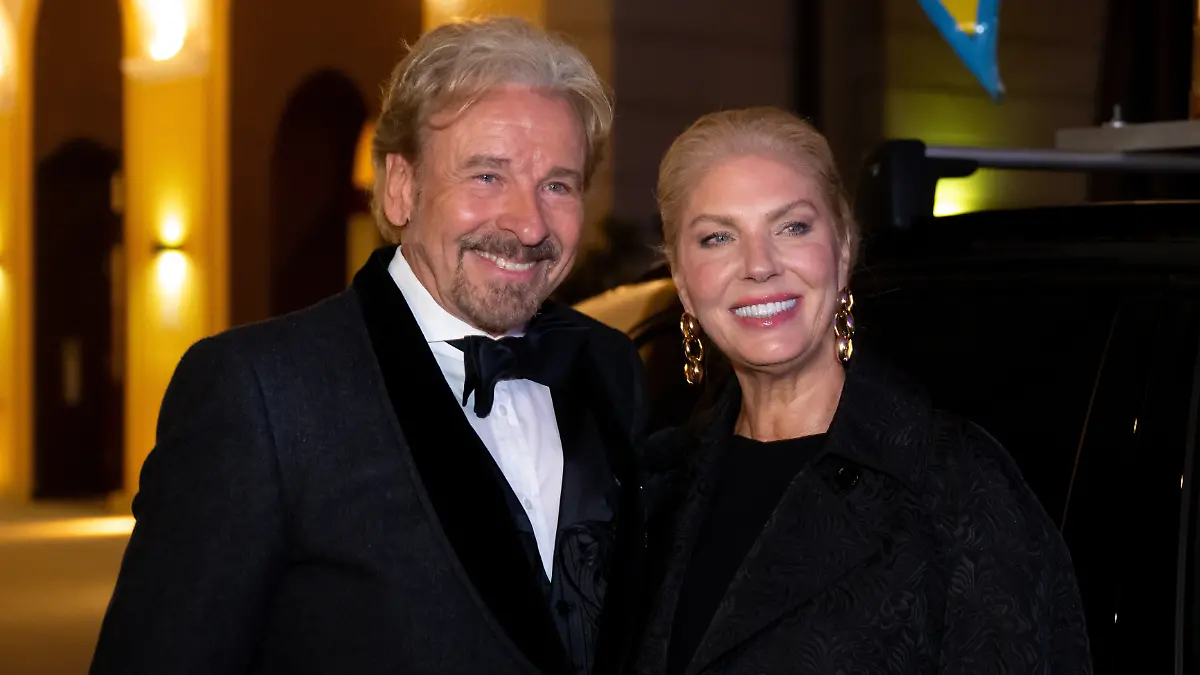 Nicht zu übersehen: Thomas Gottschalk, hier mit Karina Mroß, ist überglücklich.