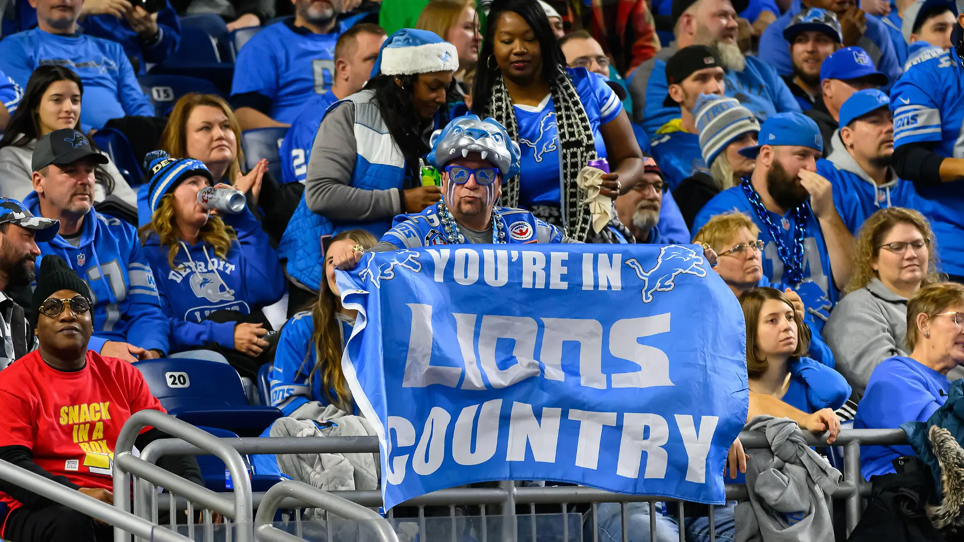DETROIT, MI - DECEMBER 04: A Detroit Lions fan shows his support during to the Detroit Lions versus the Jacksonville Jaguars game on Sunday December 4, 2022 at Ford Field in Detroit, MI. Photo by Steven King/Icon Sportswire NFL, American Football Herren, USA DEC 04 Jaguars at Lions Icon258202212040508 