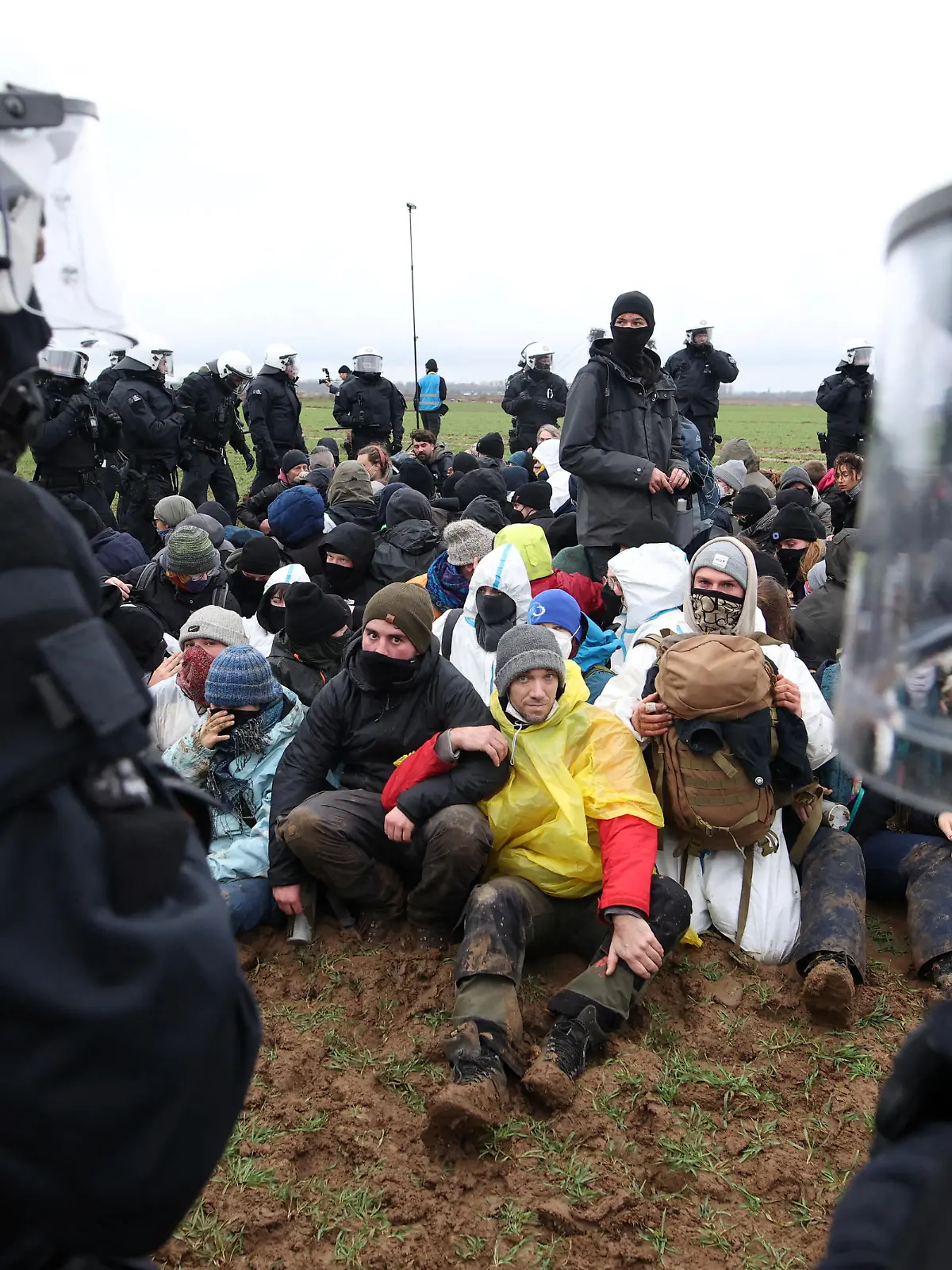 Police officers stop activists who stage a sit-in protest against the expansion of the Garzweiler open-cast lignite mine of Germany's utility RWE, in Luetzerath, Germany, January 11, 2023 that has highlighted tensions over Germany's climate policy during an energy crisis.  REUTERS/Thilo Schmuelgen