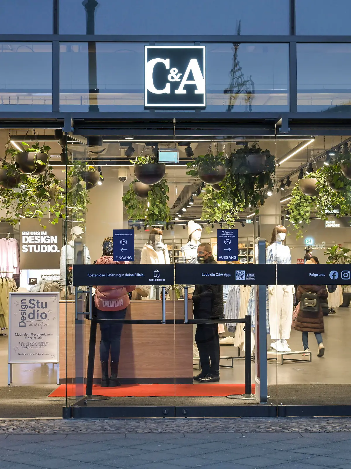C&A, Kurfürstendamm, Charlottenburg, Berlin, Deutschland