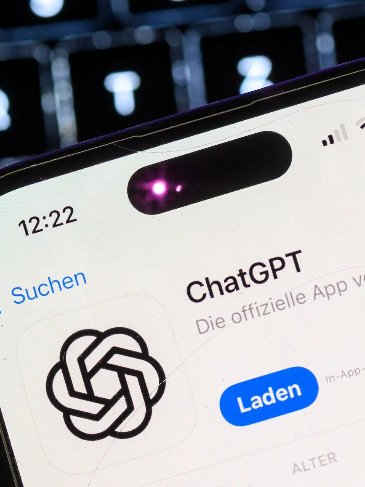 Bild zu: "Nach Suizid eines 16-Jährigen – ChatGPT soll sicherer werden"