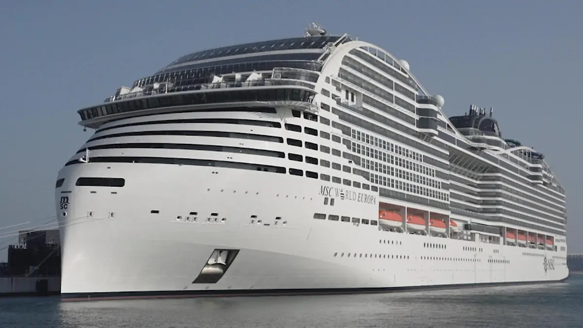 Lage stabil nach Kreuzfahrtschiff-Havarie in Italien MSC World Europa  mit 8.585 Menschen