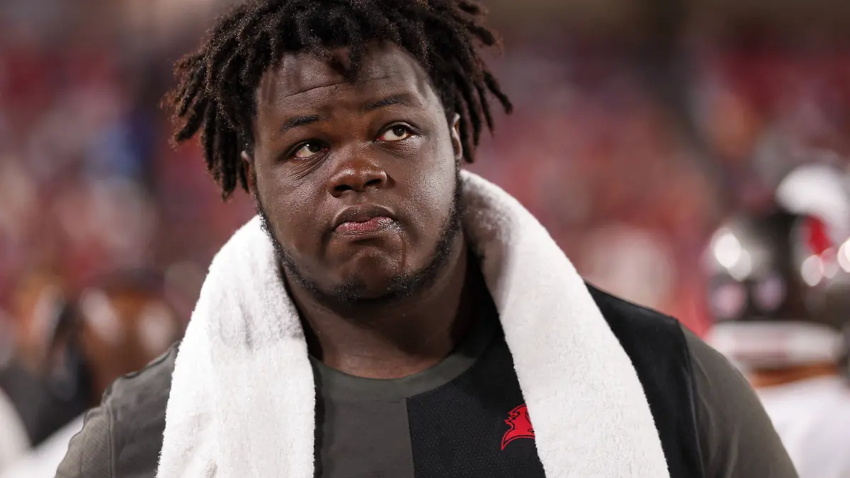 NFL: Desmond Watson wurde vorerst aus der Squad der Tampa Bay Buccaneers geworden, weil er zu viel Gewicht auf die Waage bringt. 