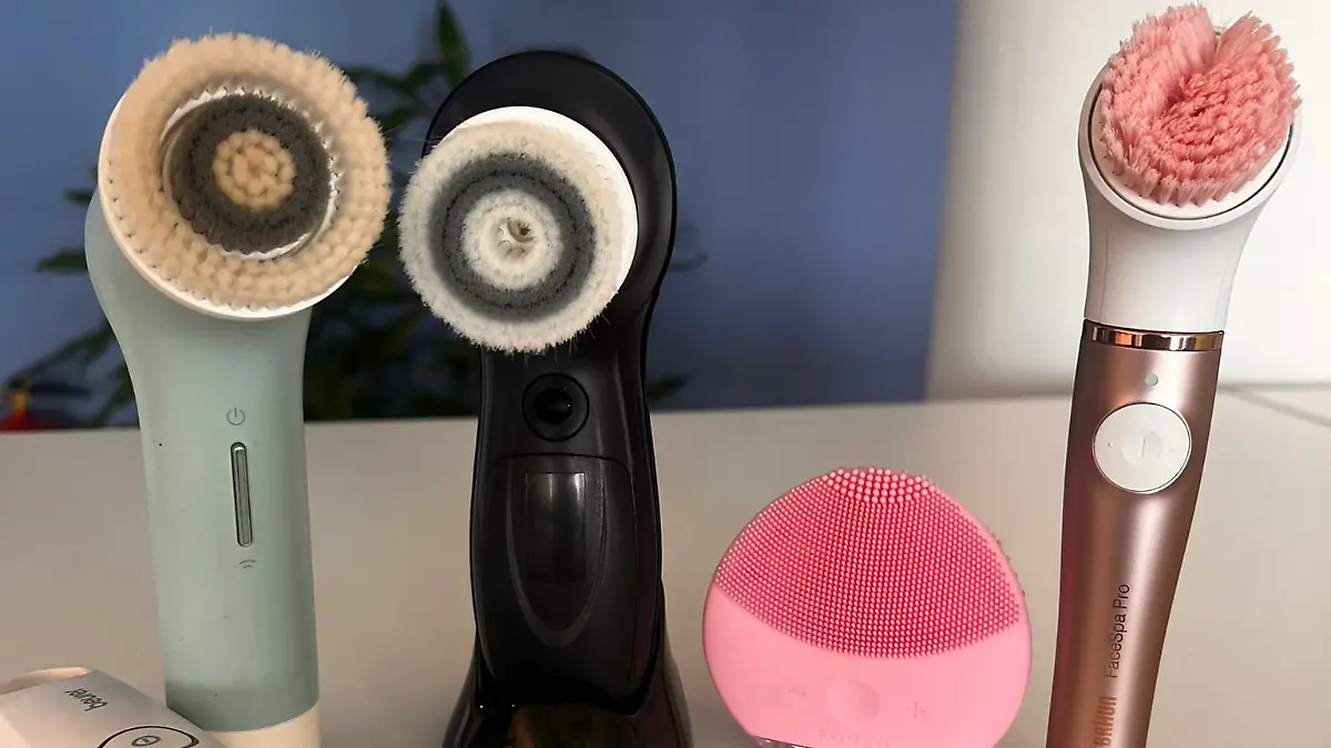 Gesichtsreinigungsbürsten nebeneinander 