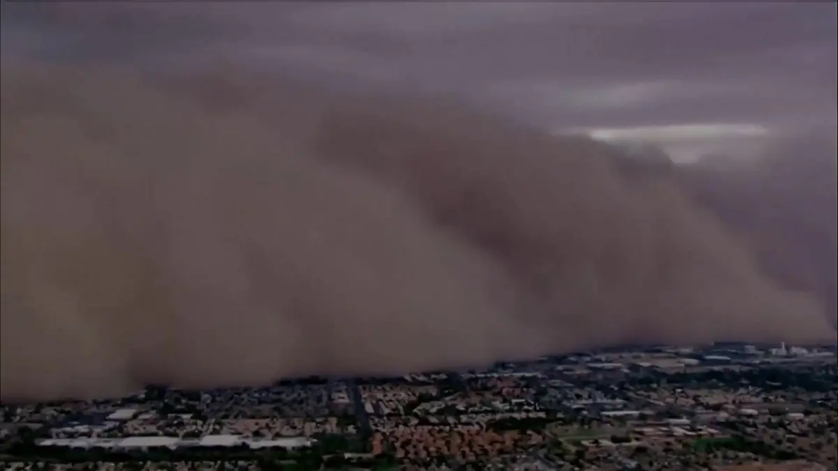Plötzlich ist der Himmel dunkel! Gewaltiger Sandsturm rollt über Millionenmetropole Unwetter in US-Stadt Phoenix