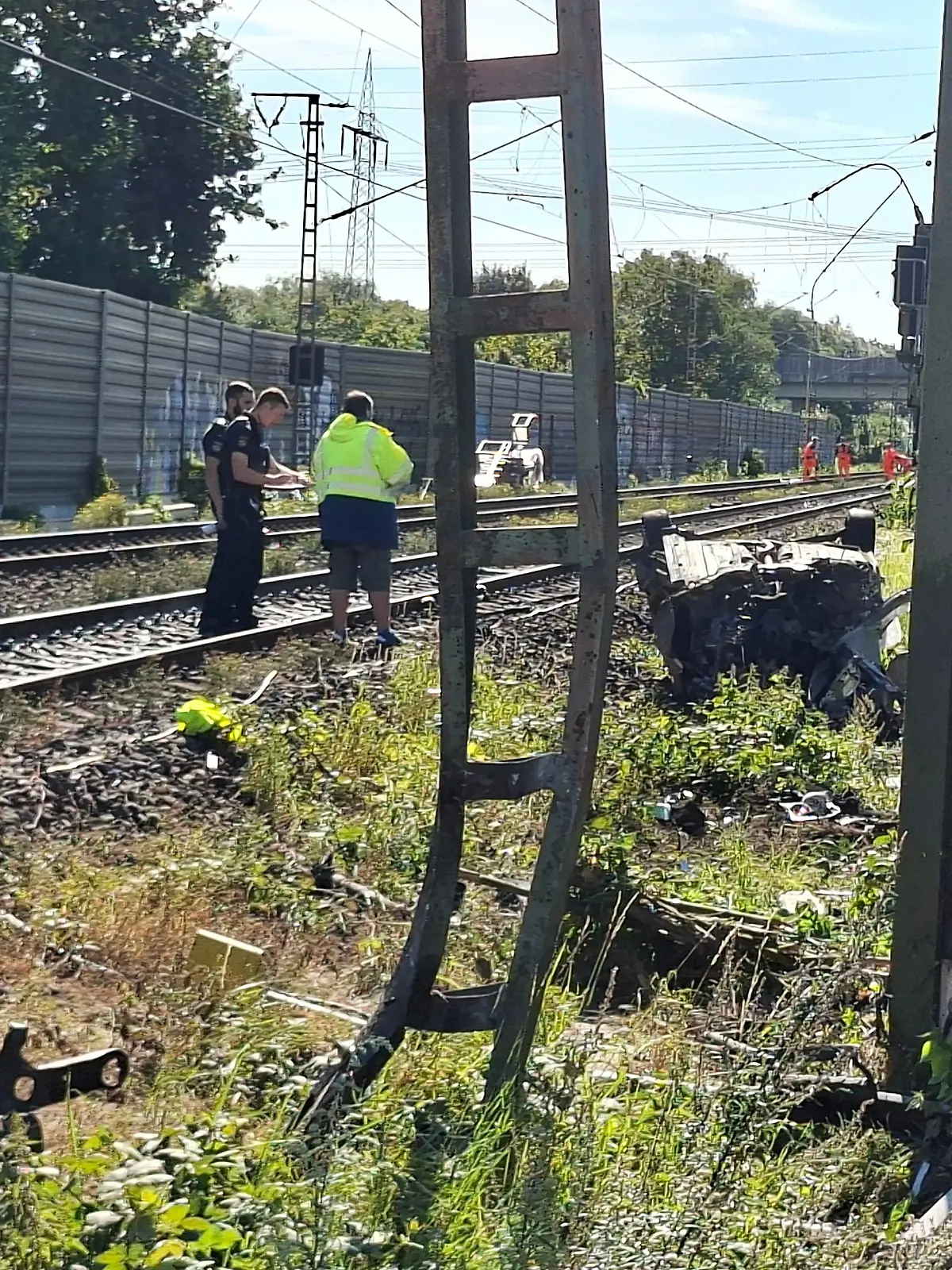 Am Montagmorgen kommt ein 19-Jähriger an diesem Bahnübergang ums Leben.