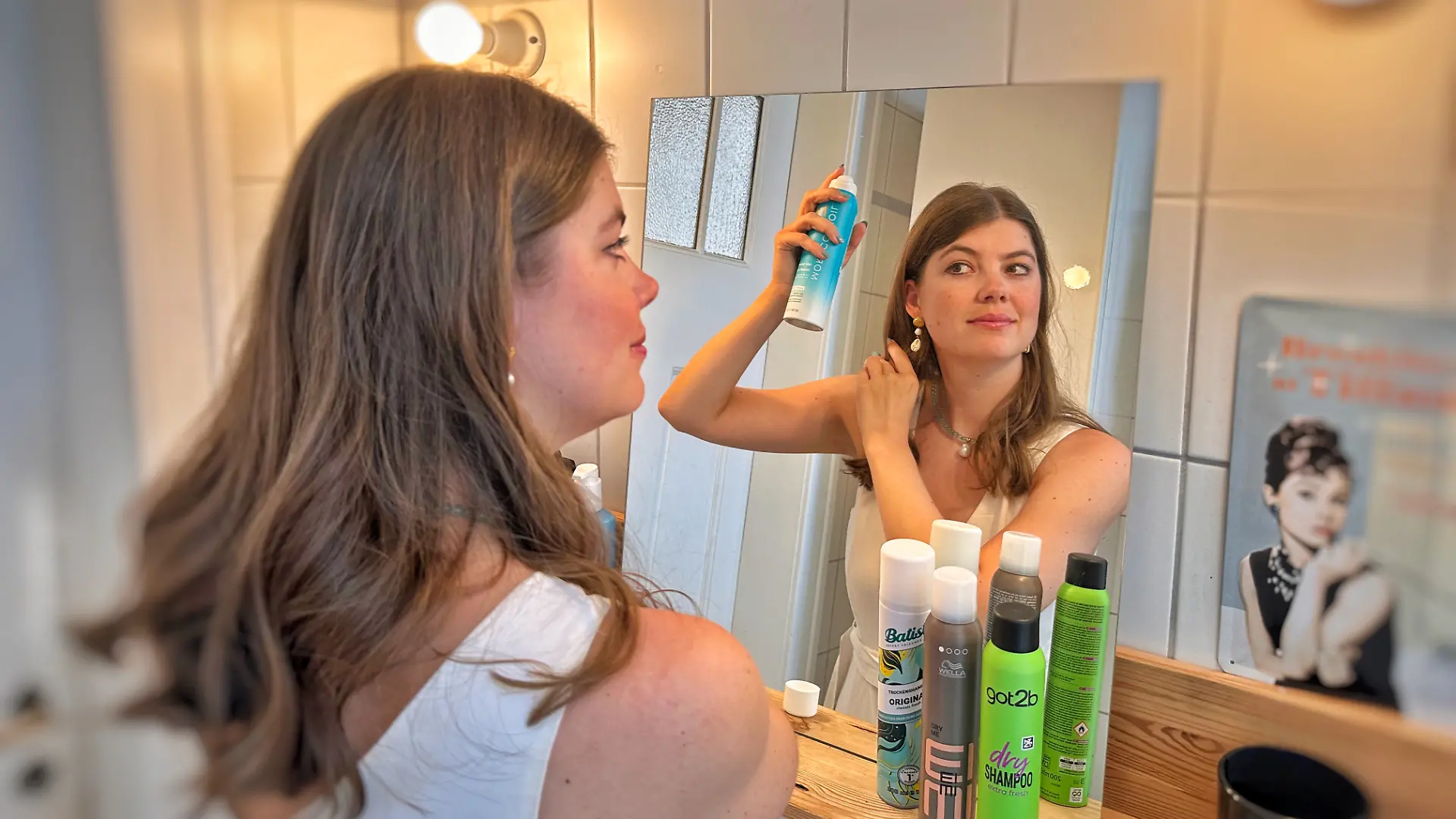 Redakteurin testet vier verschiedene Trockenshampoos. Welches Produkt überzeugt?