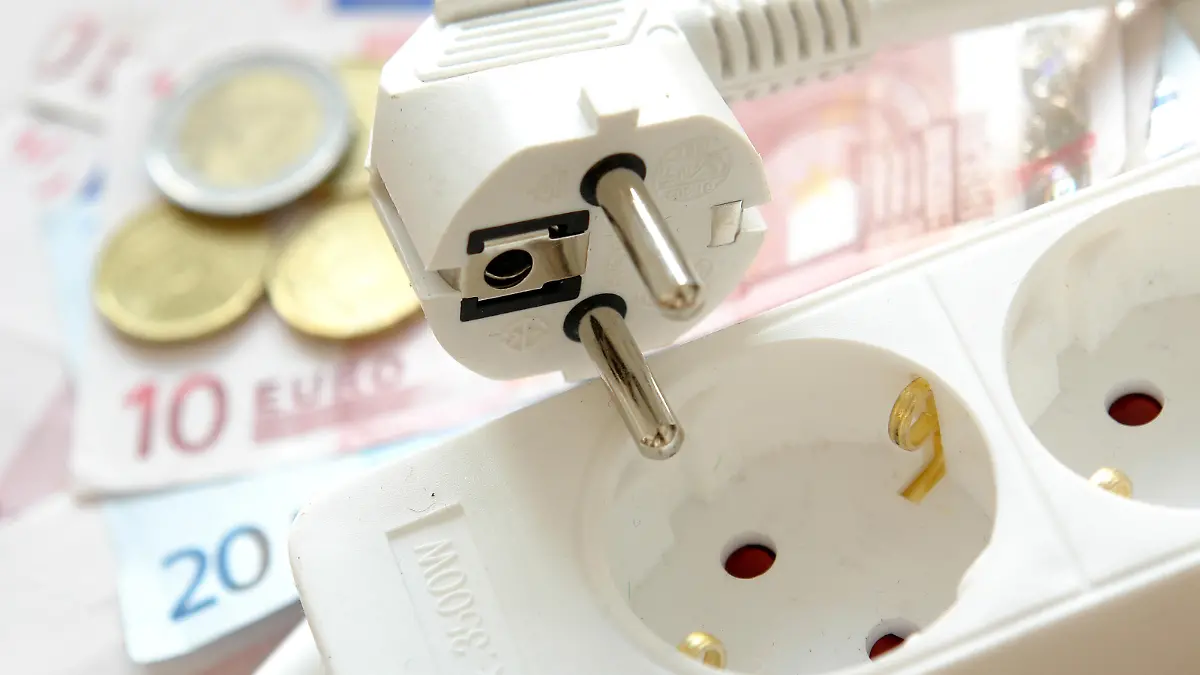 Steckdose und Euros