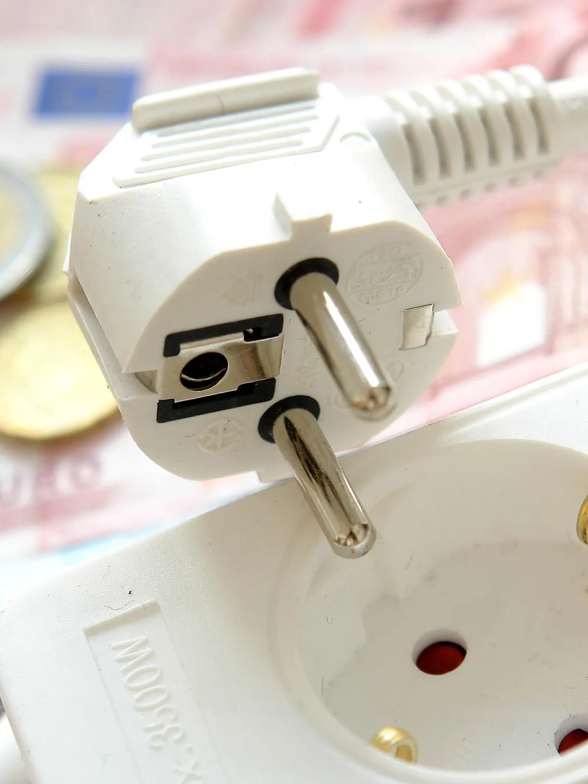 Steckdose und Euros