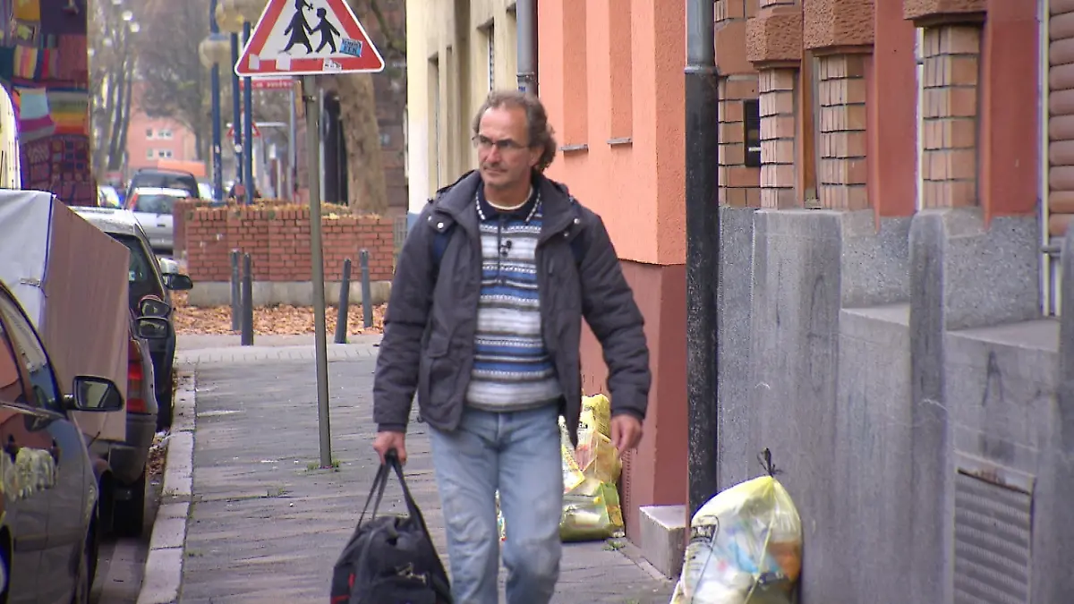 Christoph Zitzmann nach der Verwandlung auf dem Weg zu seiner neuen Wohnung.