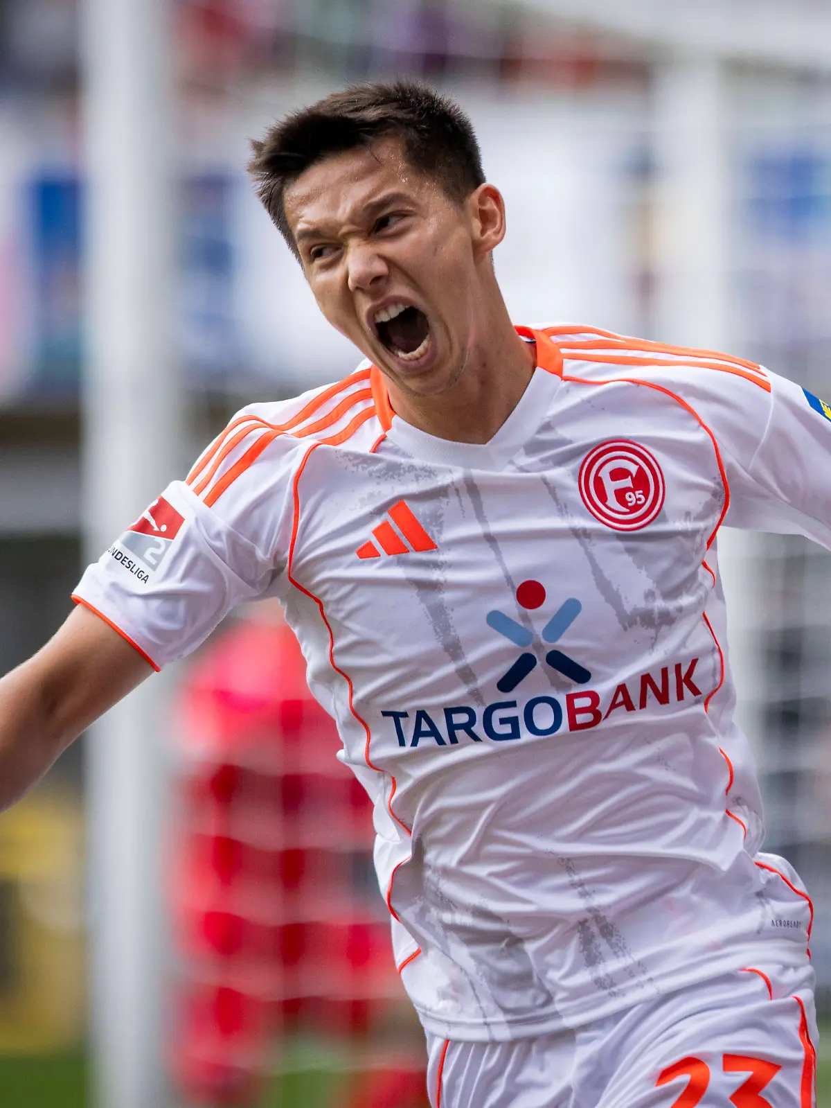 RTL überträgt das Topspiel der 2. Bundesliga Fortuna Düsseldorf gegen Karlsruher SC LIVE in TV und Stream