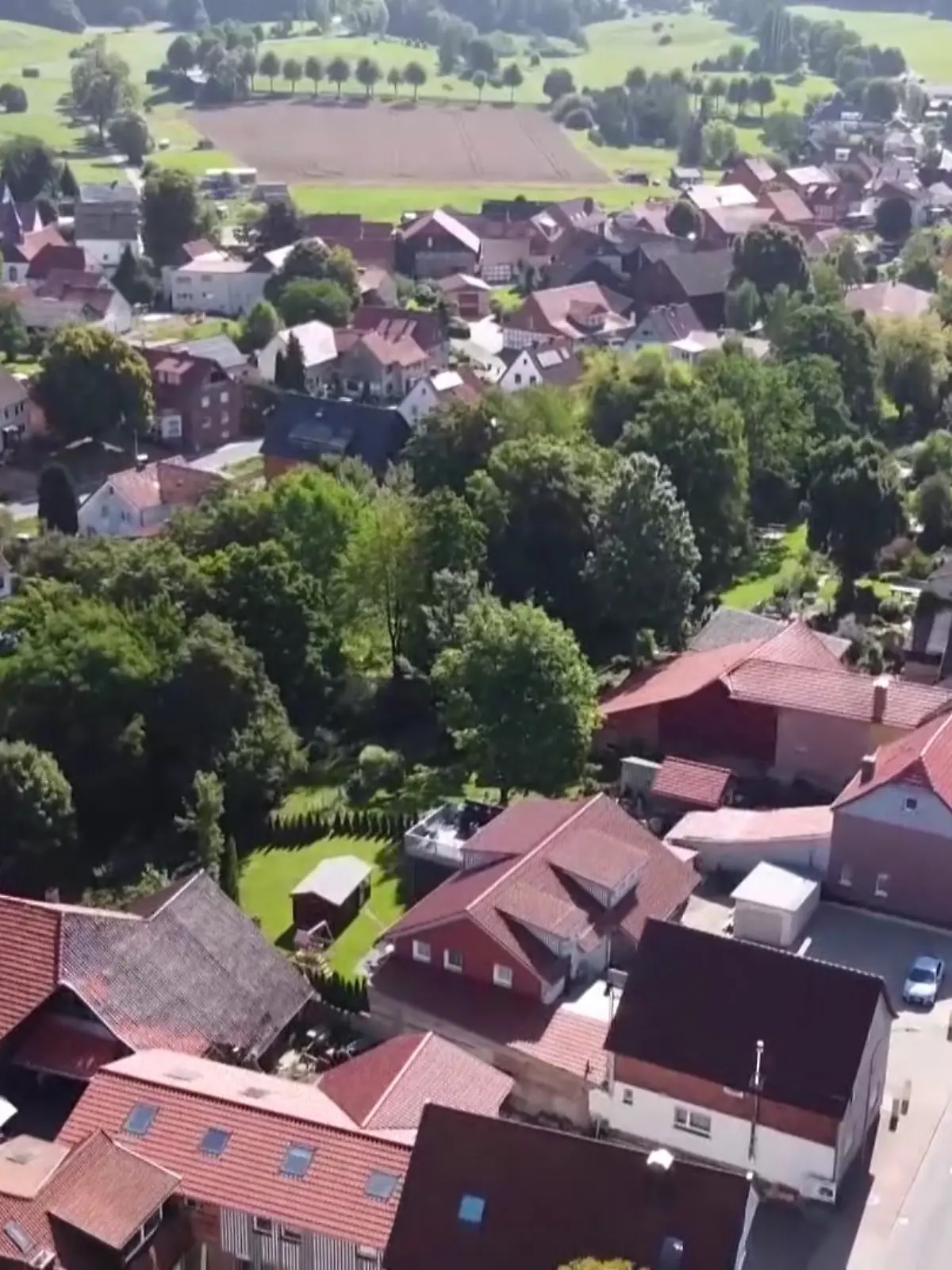 Bild zu: "„Überall Sch*** auf dem Boden!” Ein Dorf versinkt im Kacka-Chaos"