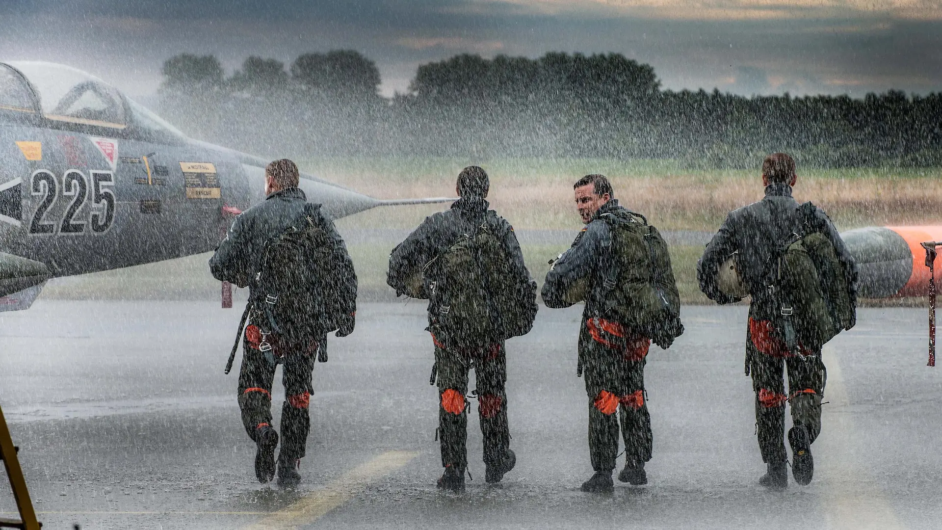 (v.l.) Harry (Steve Windolf), Richie (Frederick Lau), Dieter Mertens (Florian Panzner) und Werner (Christoph Schechinger) sind Piloten der Luftwaffe und das Fliegen ist ihr Ein und Alles.