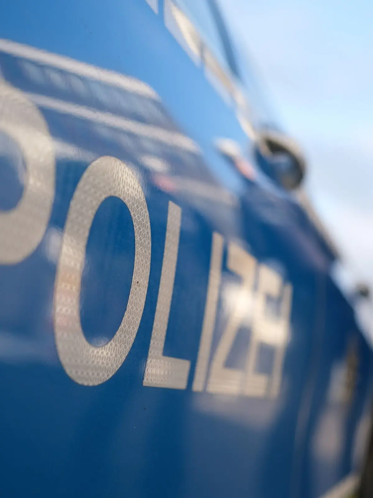 Bild zu: "Fahrer flüchtet vor Polizei – selbst Schüsse halten ihn nicht auf"