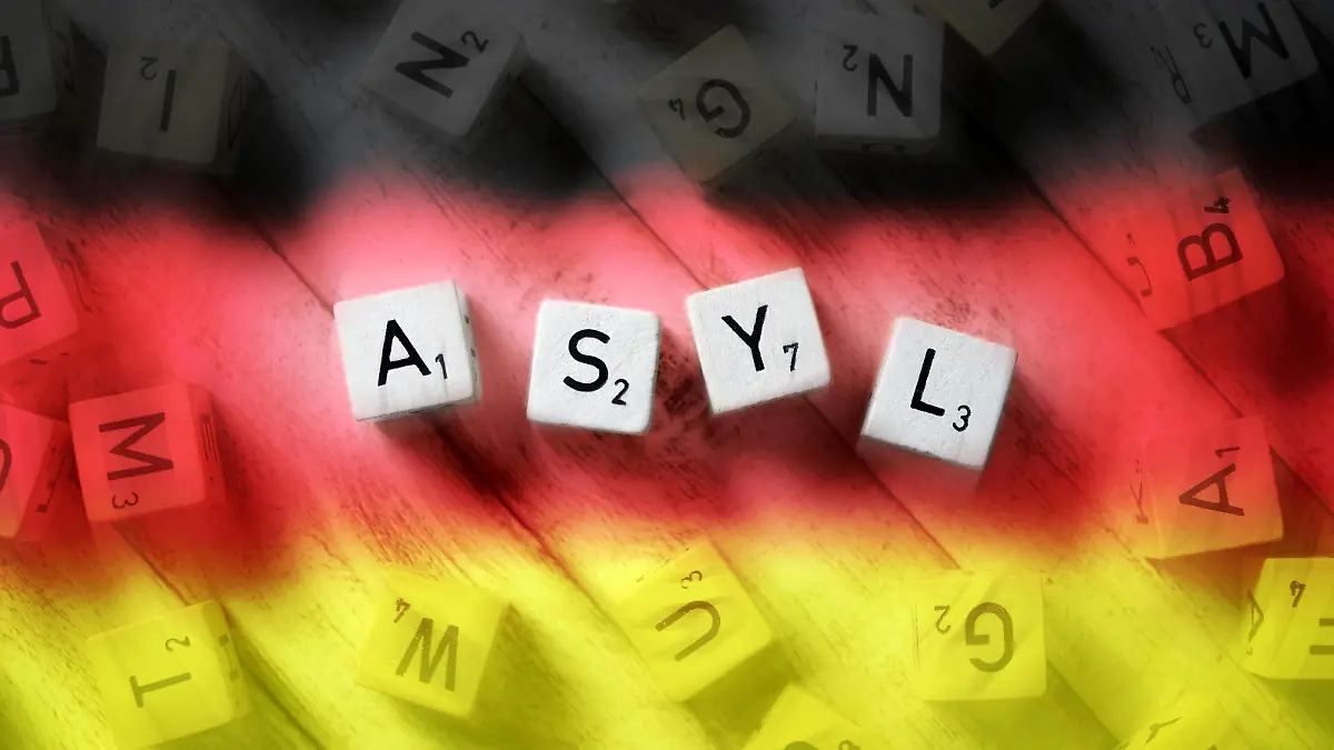 Buchstabenwürfel formen das Wort Asyl auf deutschen Nationalfarben | Verwendung weltweit