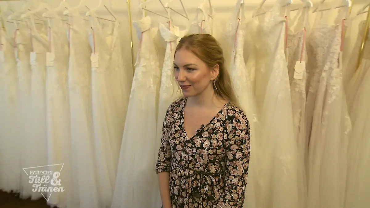 Braut Aline will auf ihrer Hochzeit  eine Prinzessin sein Prinzessinnenkleid gesucht