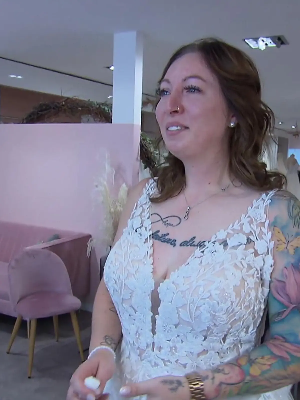 Bild zu: "Jenni verschiebt ihre Hochzeit weit in die Zukunft"