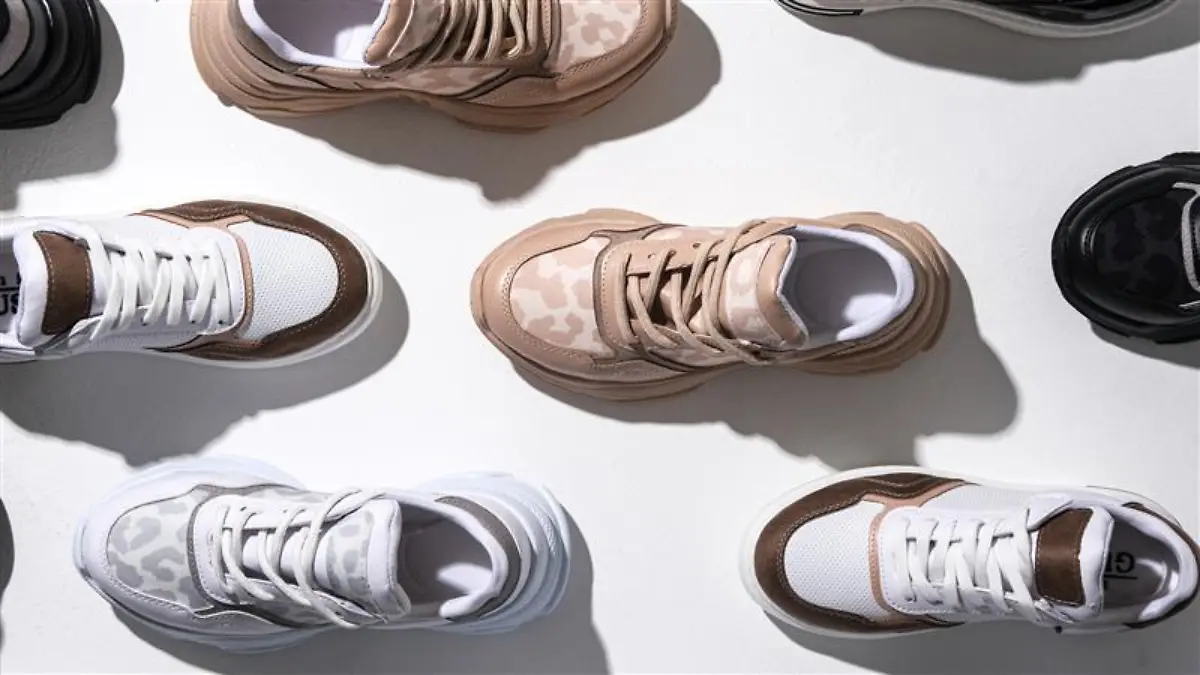 Sneaker in verschiedenen Farben