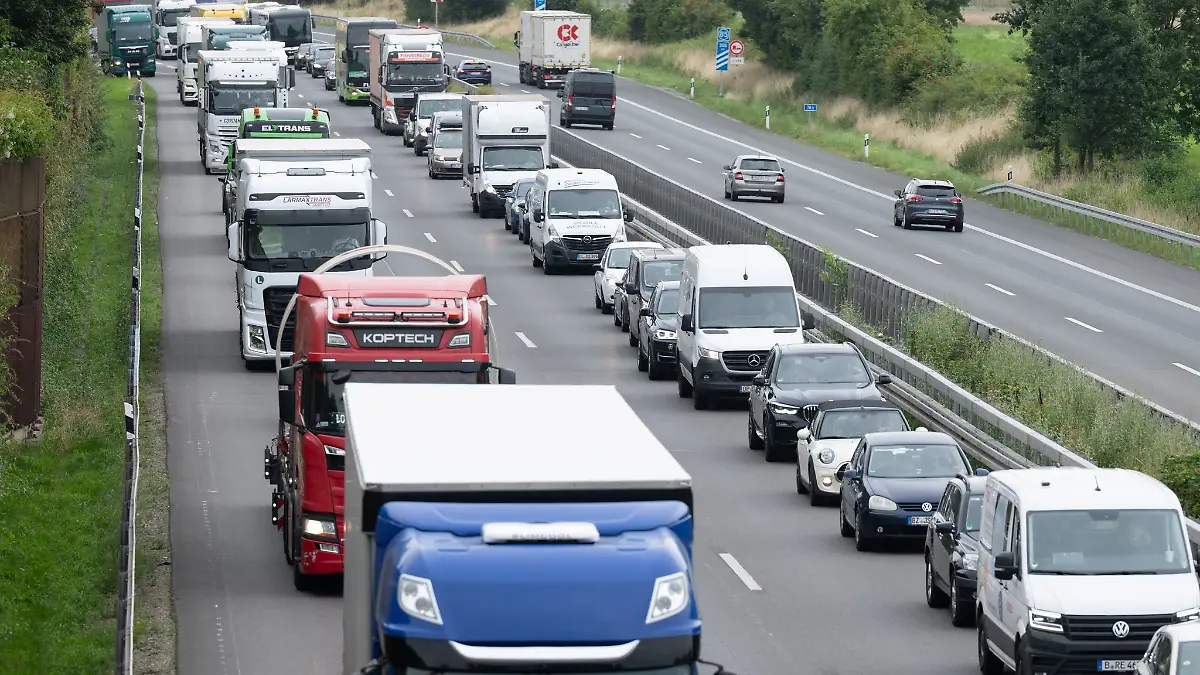 Die Autodichte in Sachsen bleibt unter dem Bundesdurchschnitt. (Symbolbild)