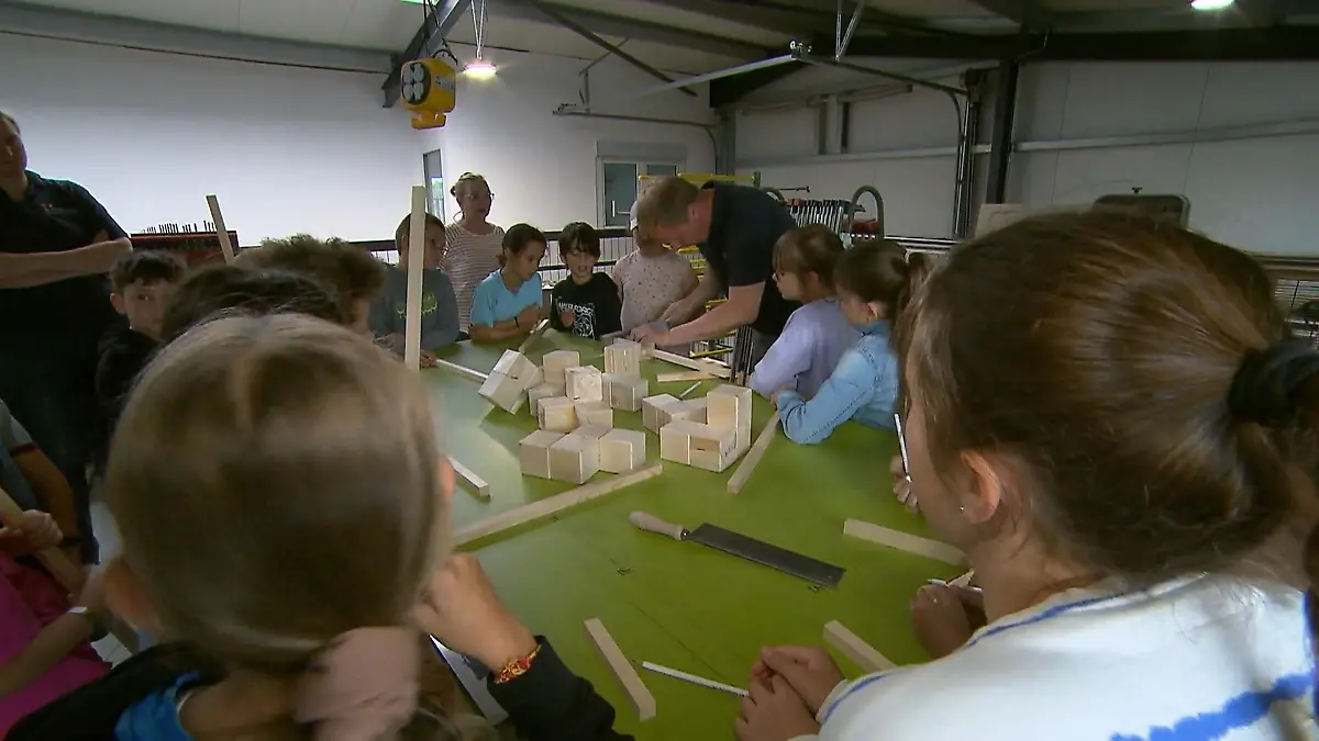 Tischlerwerkstatt öffnet für Kinder Nachwuchs fürs Handwerk