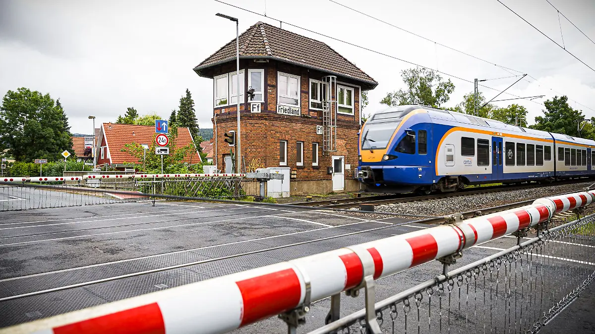 Der Bahnhof Friedland liegt im Landkreis Göttingen, im südlichsten Zipfel Niedersachsens am Drei-Länder-Eck mit Hessen und Thüringen.
