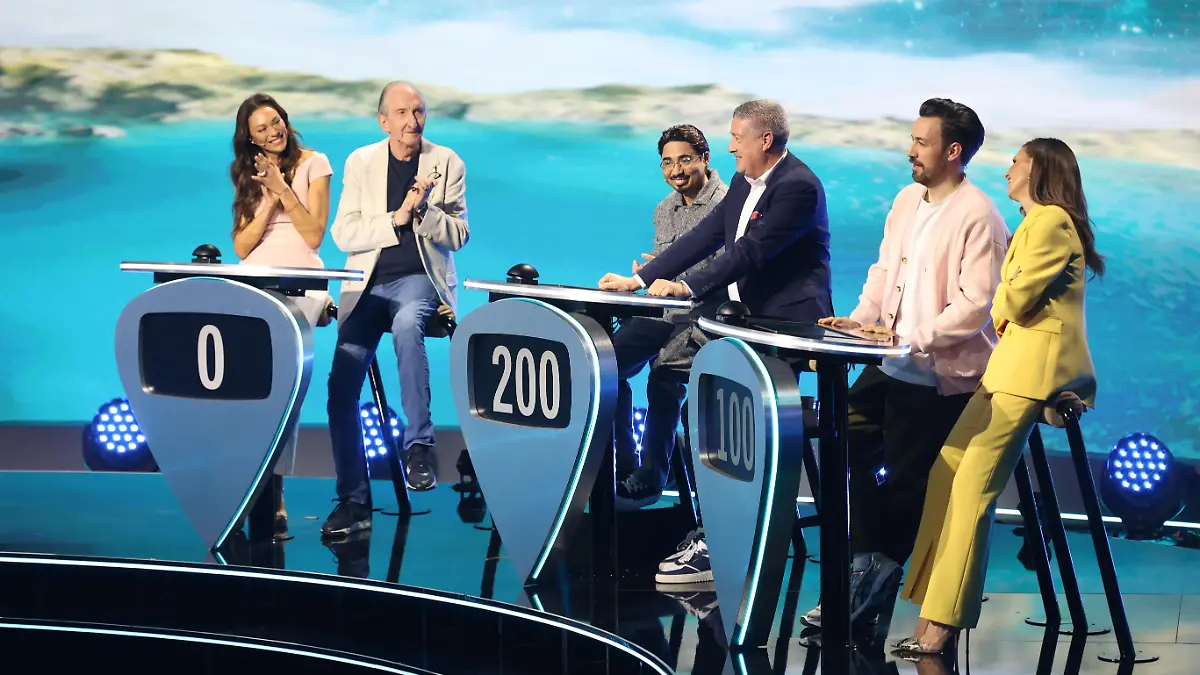 V.l.: Lilly Becker, Mike Krüger, Toni Bauer, Joachim Llambi, Jan Köppen und Laura Wontorra bei „Wunder unserer Erde”
+++ Die Verwendung des sendungsbezogenen Materials ist nur mit dem Hinweis und Verlinkung auf RTL+ gestattet. +++