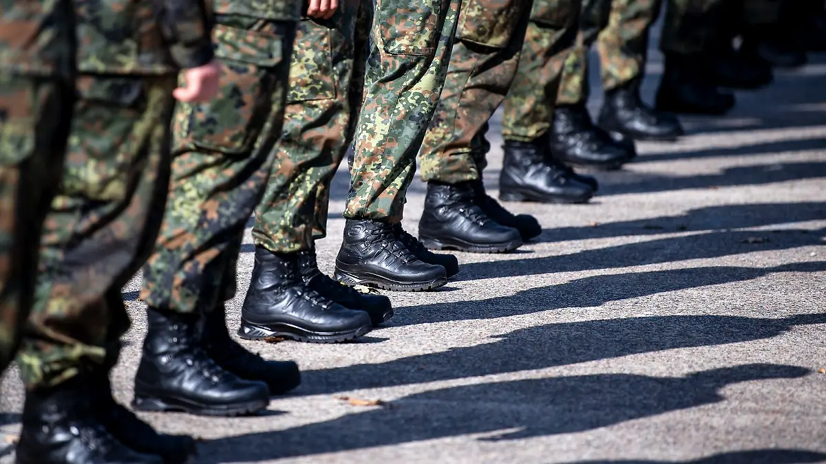 Freiwilliger-Wehrdienst-oder-gesellschaftliches-Pflichtjahr-Debatte-um-Zukunft-der-Bundeswehr