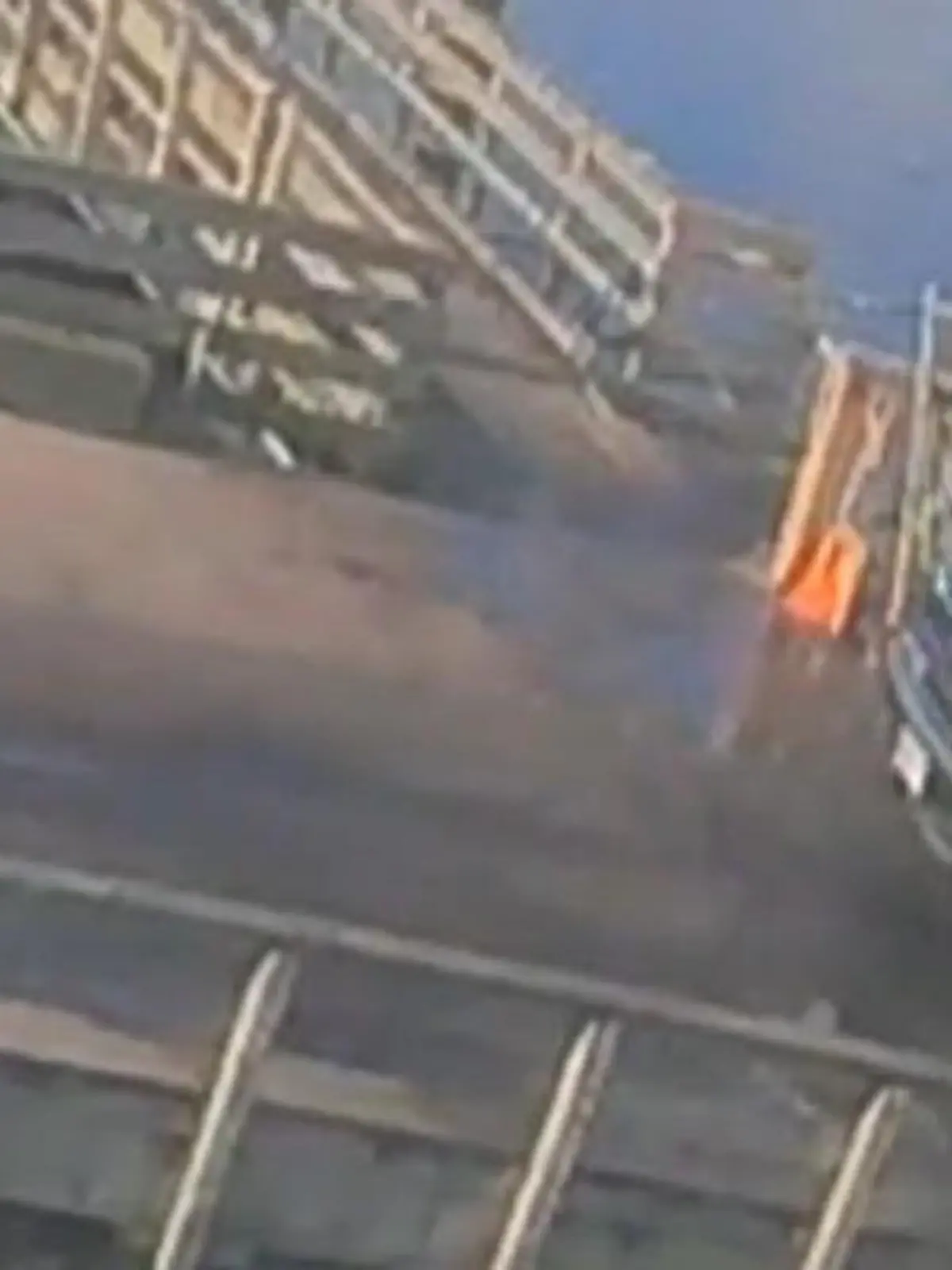 Bild zu: "Pier-Panne! Teenie versenkt Papas Pick-up in Hafenbecken"