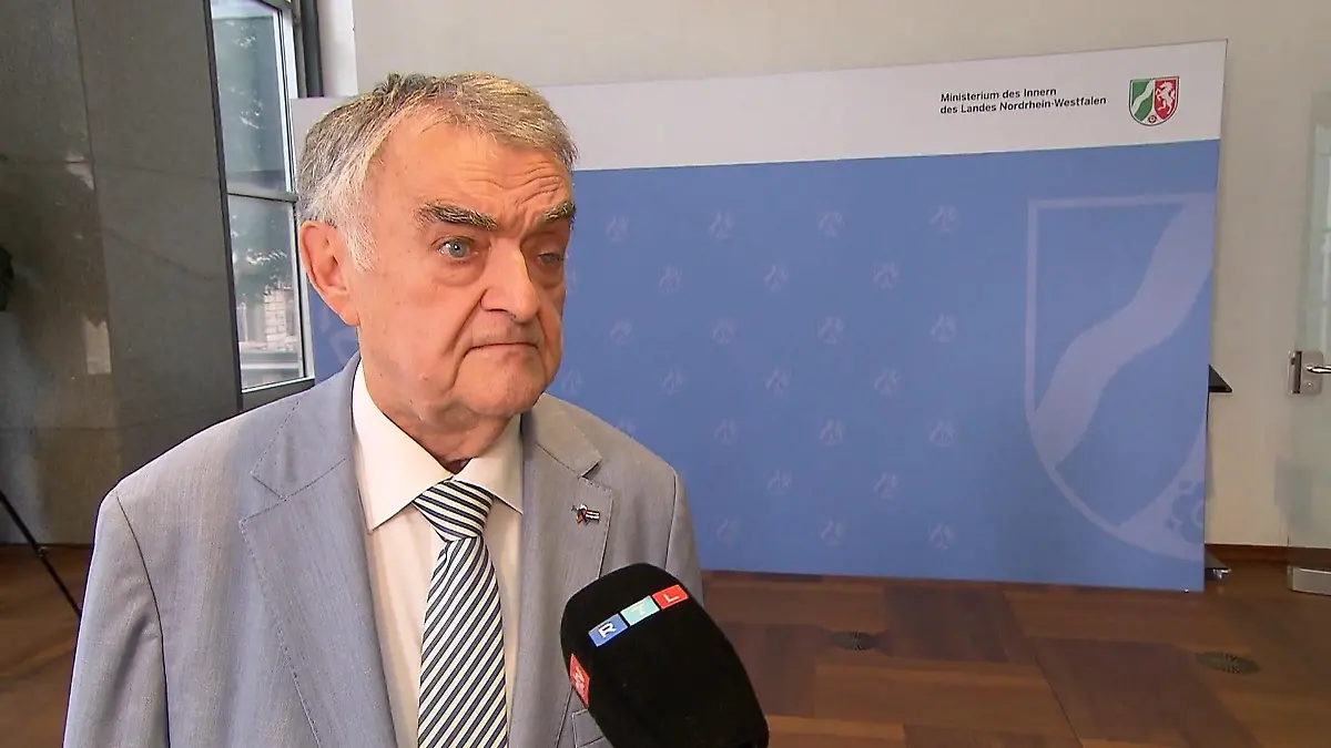 Interview mit Innenminister Reul Erlass sorgt für Zustimmung und Kritik