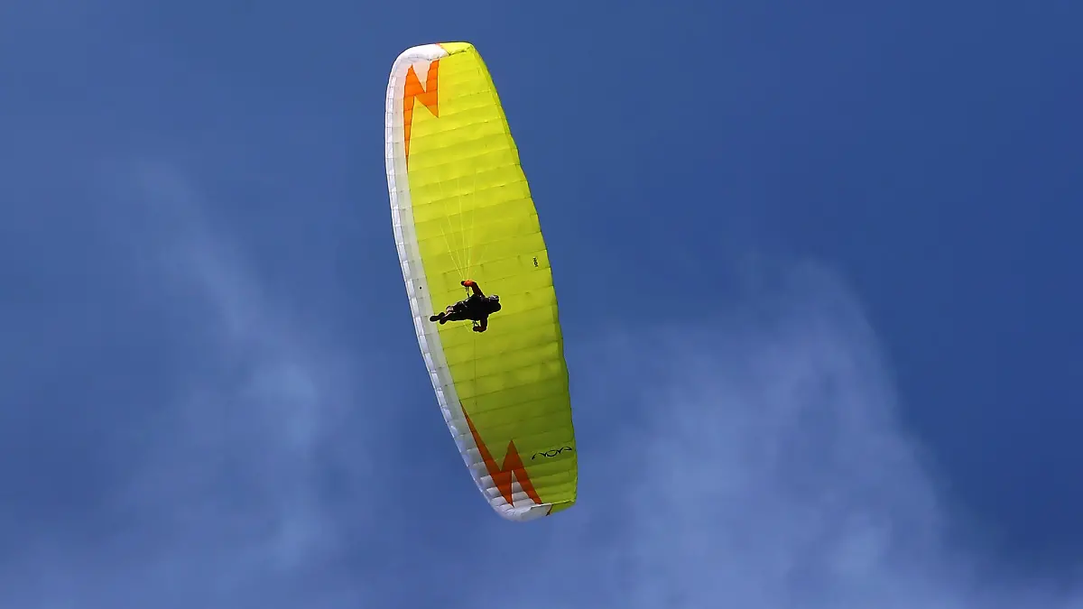 Gleitschirmflieger in Sachsen-Anhalt vermisst. (Symbolbild)