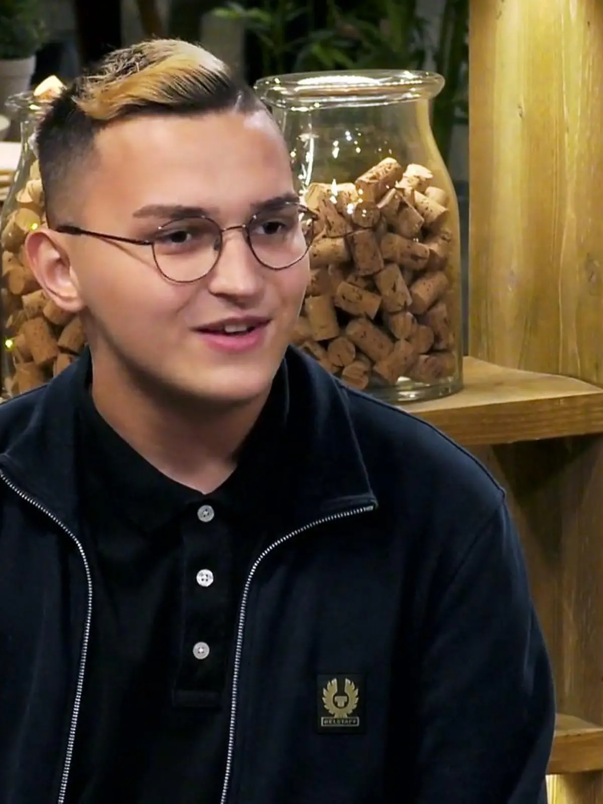 Bild zu: "Florian erzählt von seiner Vergangenheit"