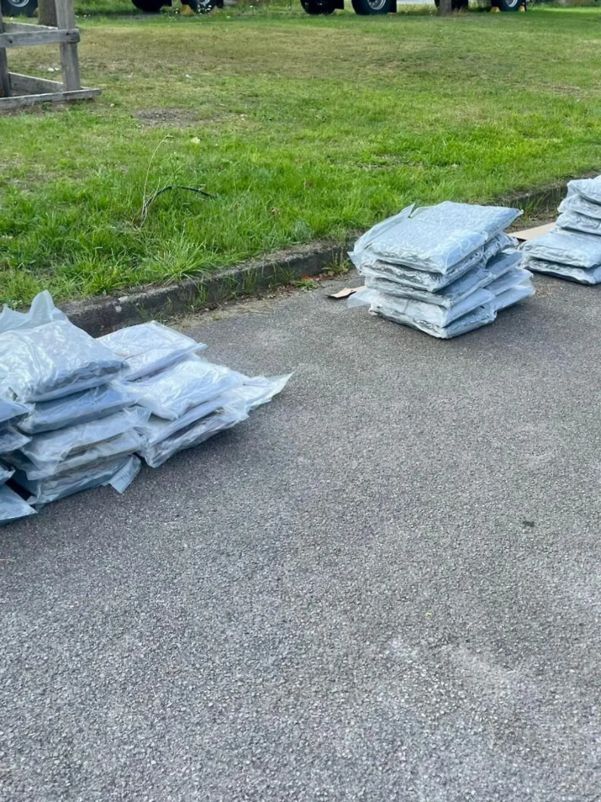 Bild zu: "Helden auf vier Pfoten! Zollhunde erschnüffeln Drogen für halbe Million Euro "