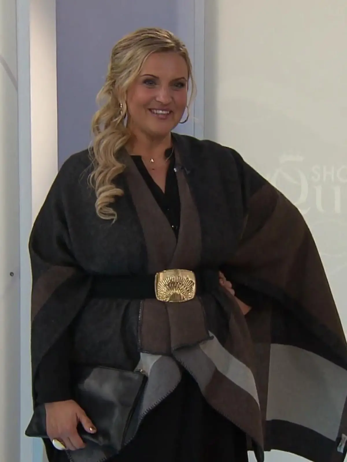 Bild zu: "Anette überrascht mit ihrem aufregenden Gürtel-Look"