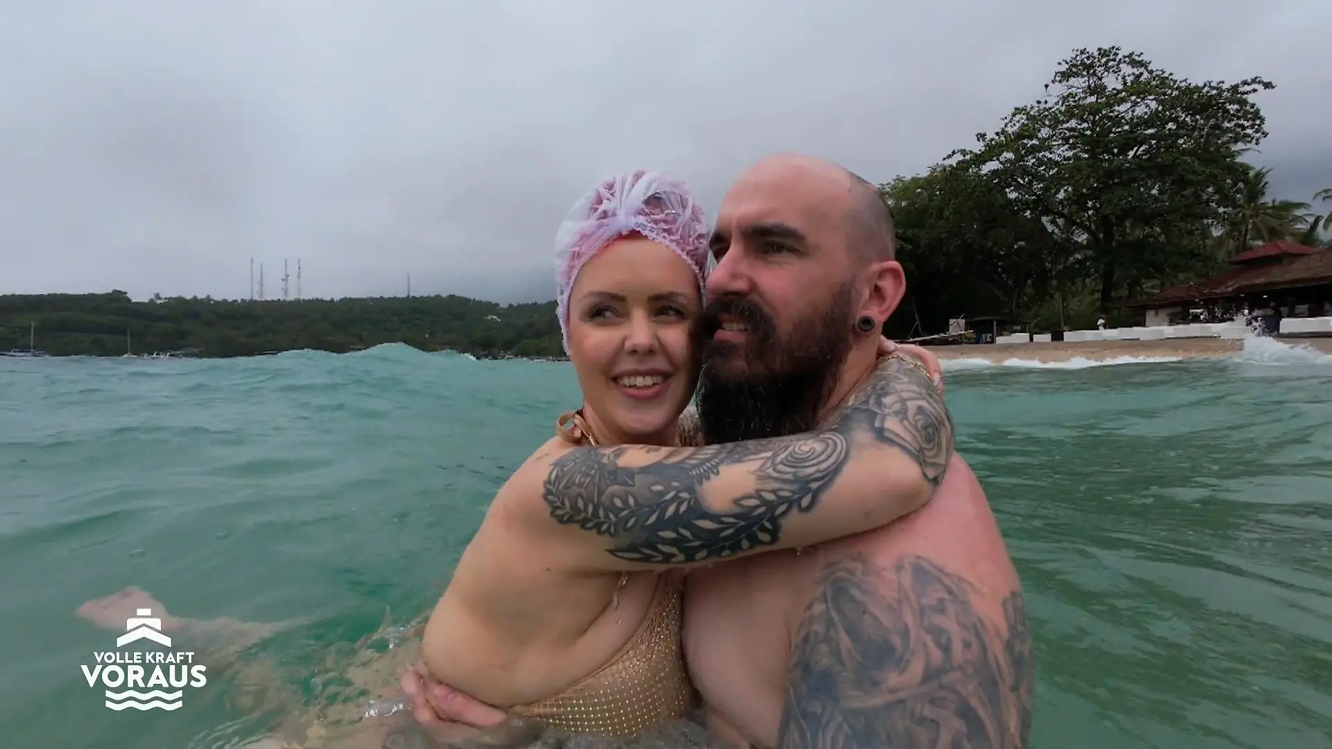 Yvonne und Kevin trotzen dem Regen Ab ins Meer