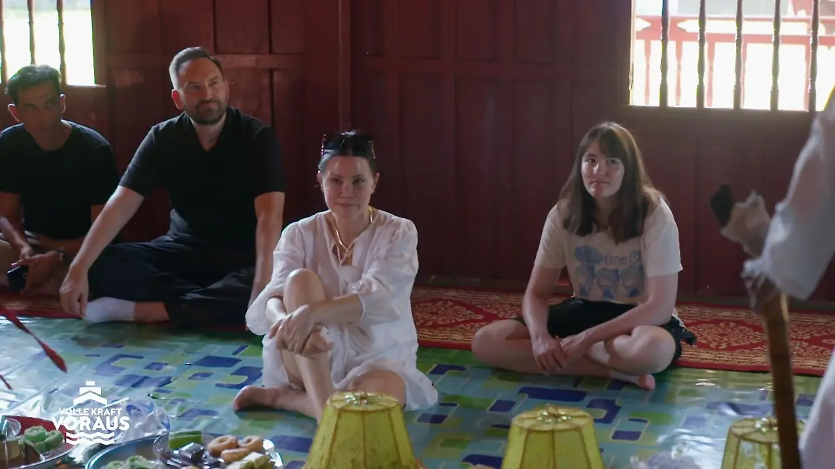 Djamila und Jayda werden gesegnet Zeremonie